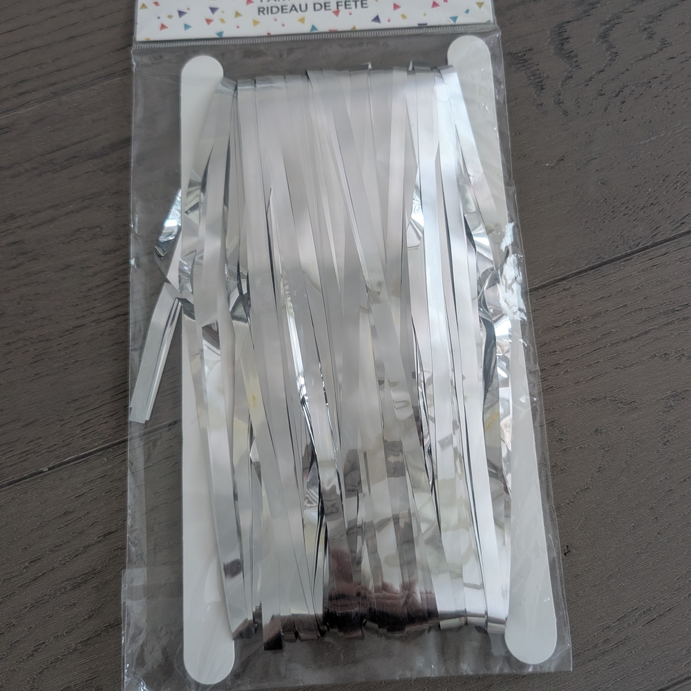 Miniso Easy to Use Silver Party Curtain